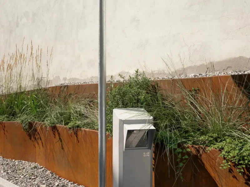 Informacinė švieslentė ir terminalas kvartalo įvažiavime